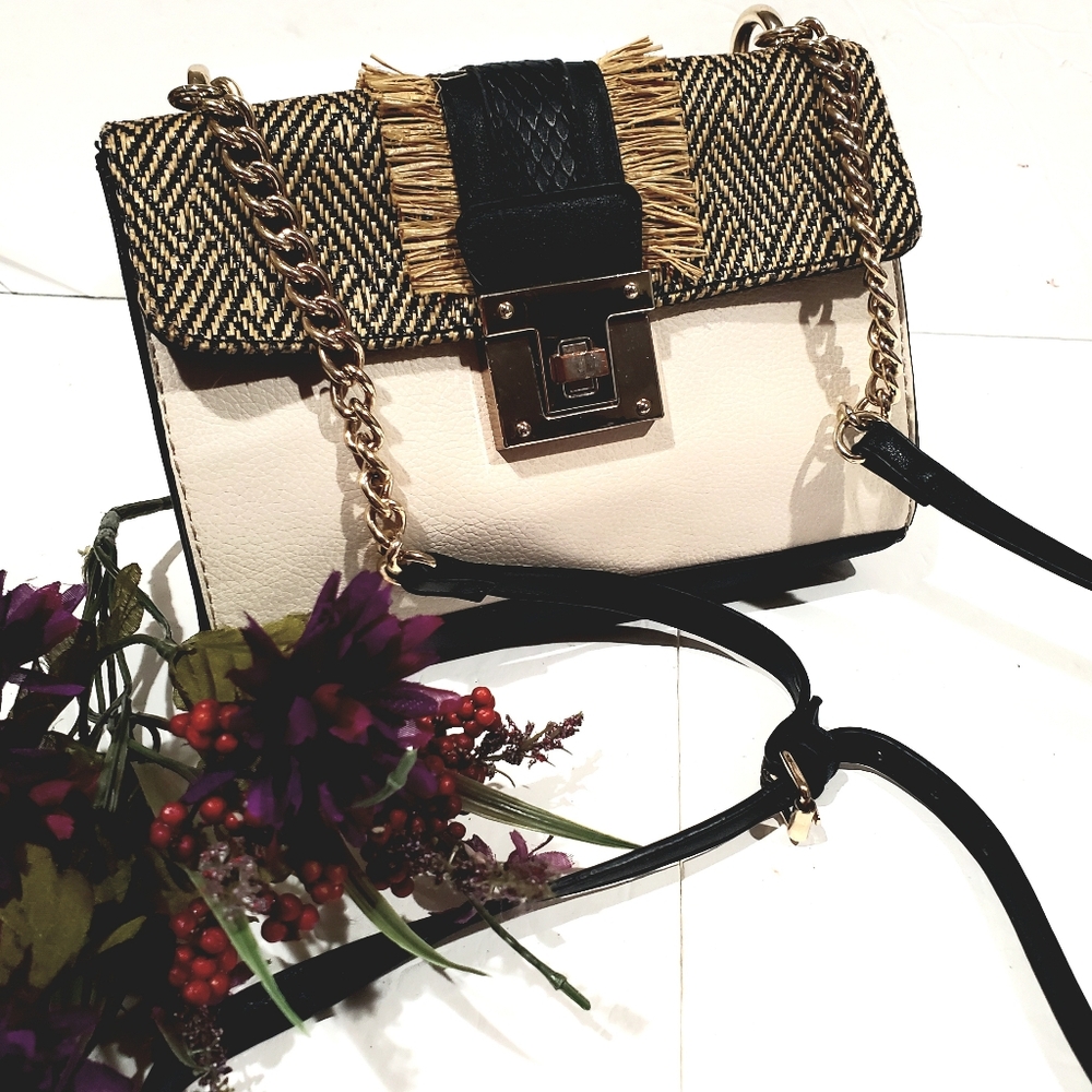 Apt. 9 Brook Flap Crossbody/Shoulder Bag Purse Handbag Ivory Black Tan Straw EUC